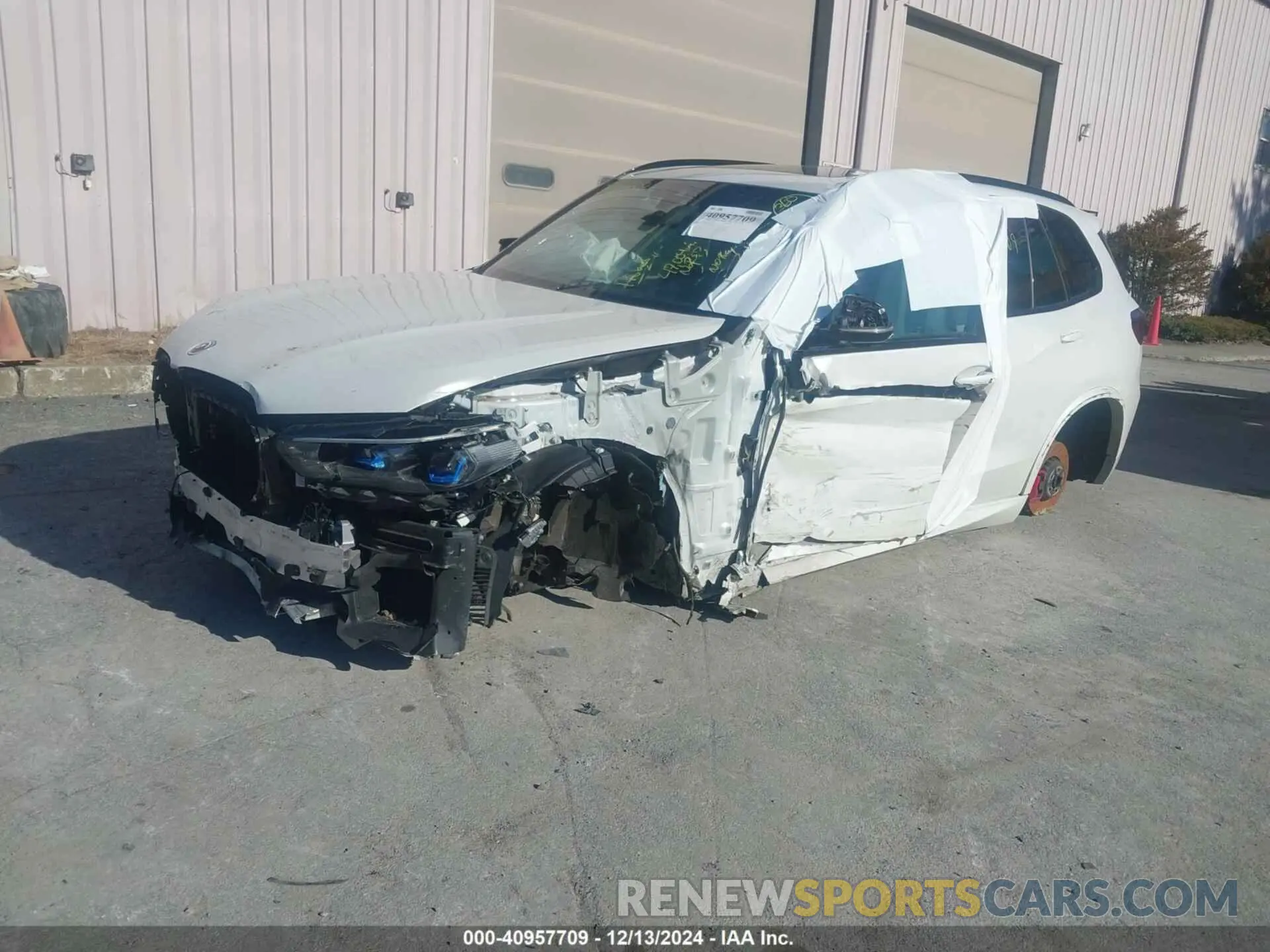 2 fotografías del automóvil dañado 5YMJU0C03P9R24062 BMW X5 M 2023