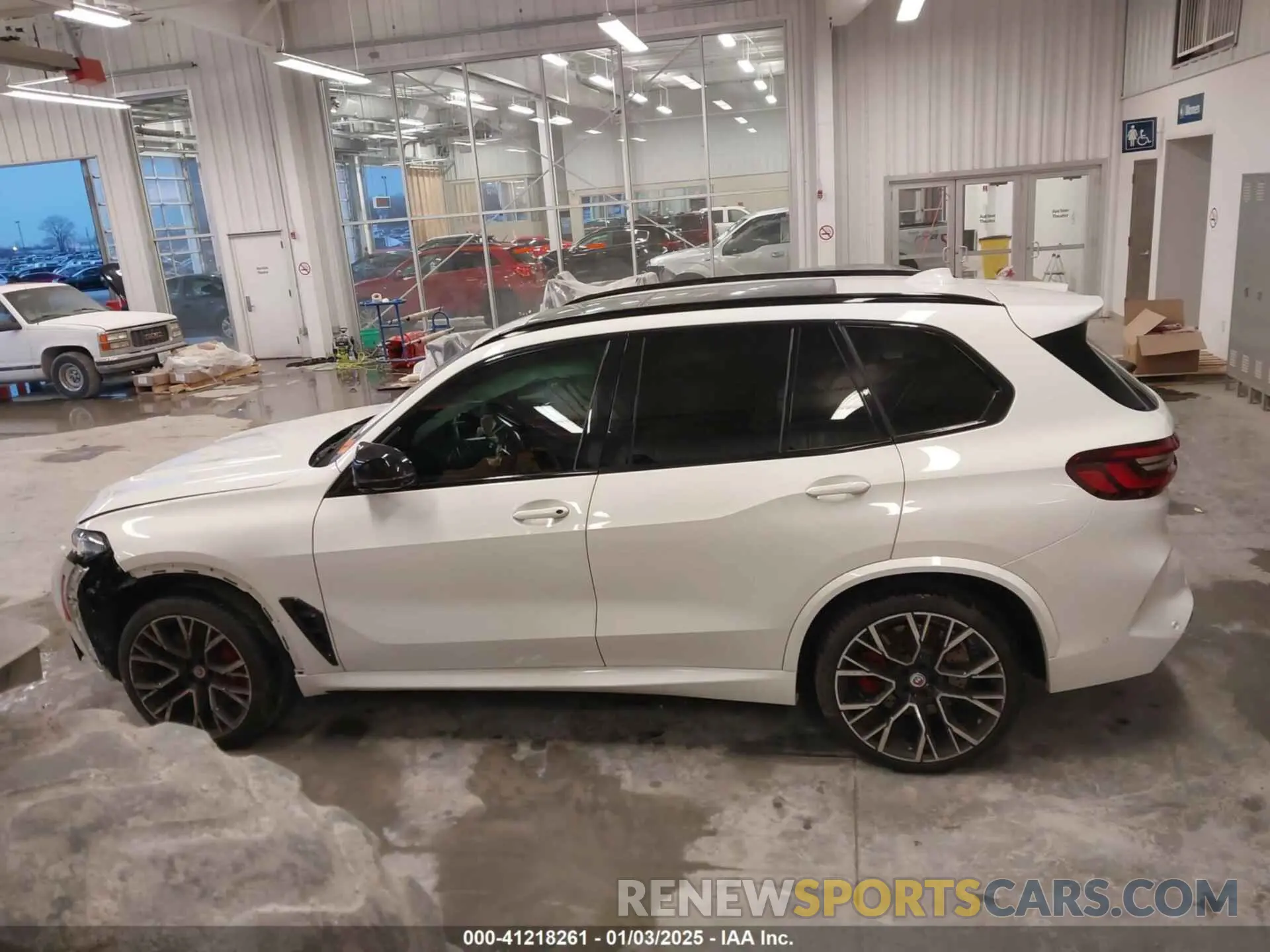 14 fotografías del automóvil dañado 5YMJU0C04P9N91130 BMW X5 M 2023