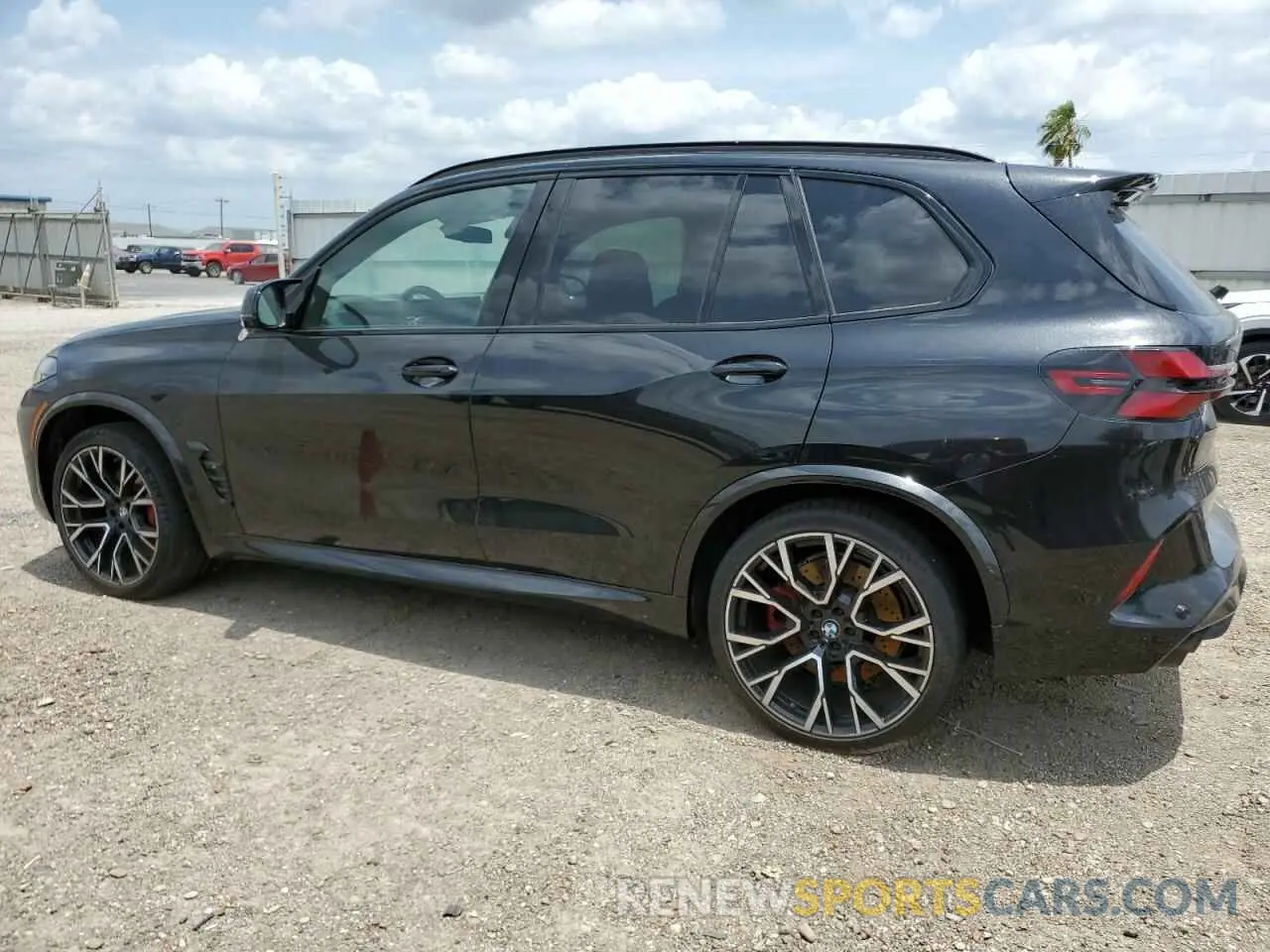 2 fotografías del automóvil dañado 5YM13ET02R9T87400 BMW X5 M COMPE 2024
