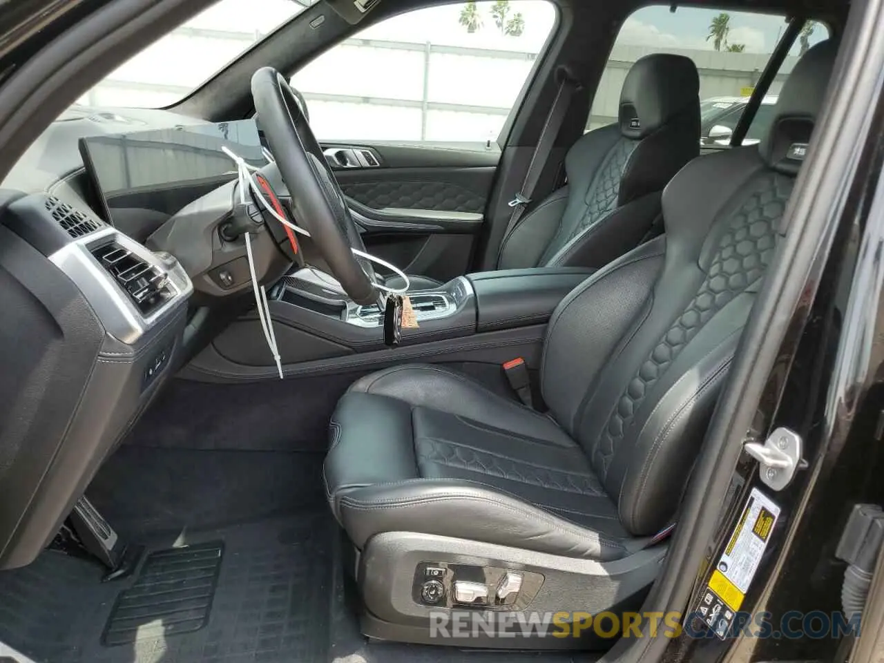 7 fotografías del automóvil dañado 5YM13ET02R9T87400 BMW X5 M COMPE 2024