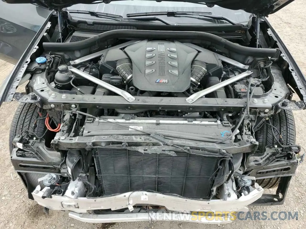 11 fotografías del automóvil dañado 5UX33EU03R9S57382 BMW X5 M60I 2024