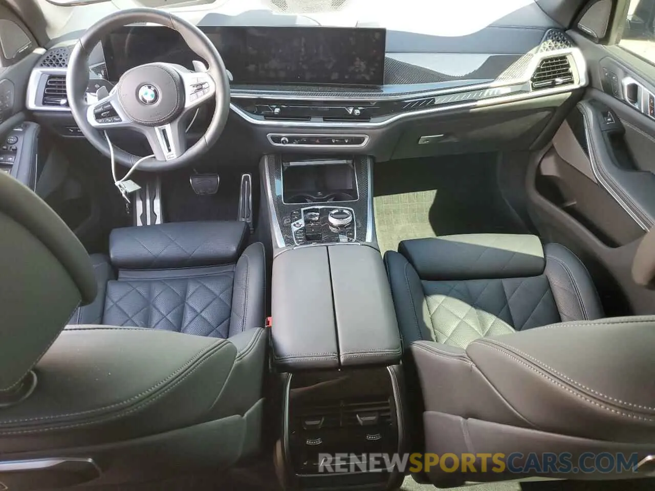 8 fotografías del automóvil dañado 5UX33EU05R9T83162 BMW X5 M60I 2024