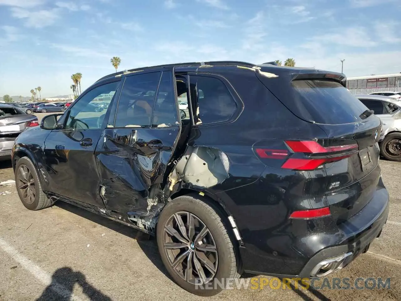 2 fotografías del automóvil dañado 5UX33EU07R9T15106 BMW X5 M60I 2024