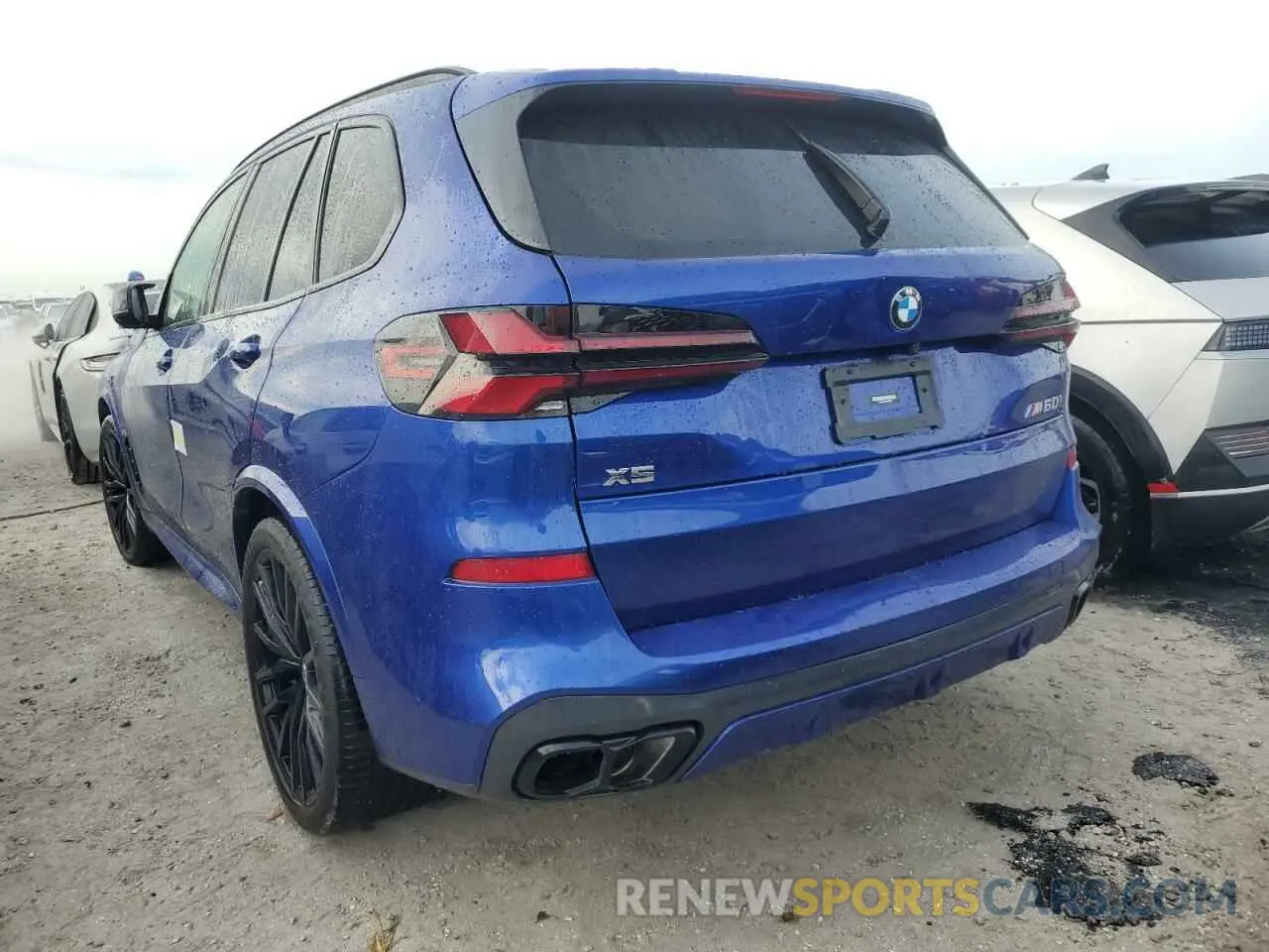2 fotografías del automóvil dañado 5UX33EU08R9T28706 BMW X5 M60I 2024