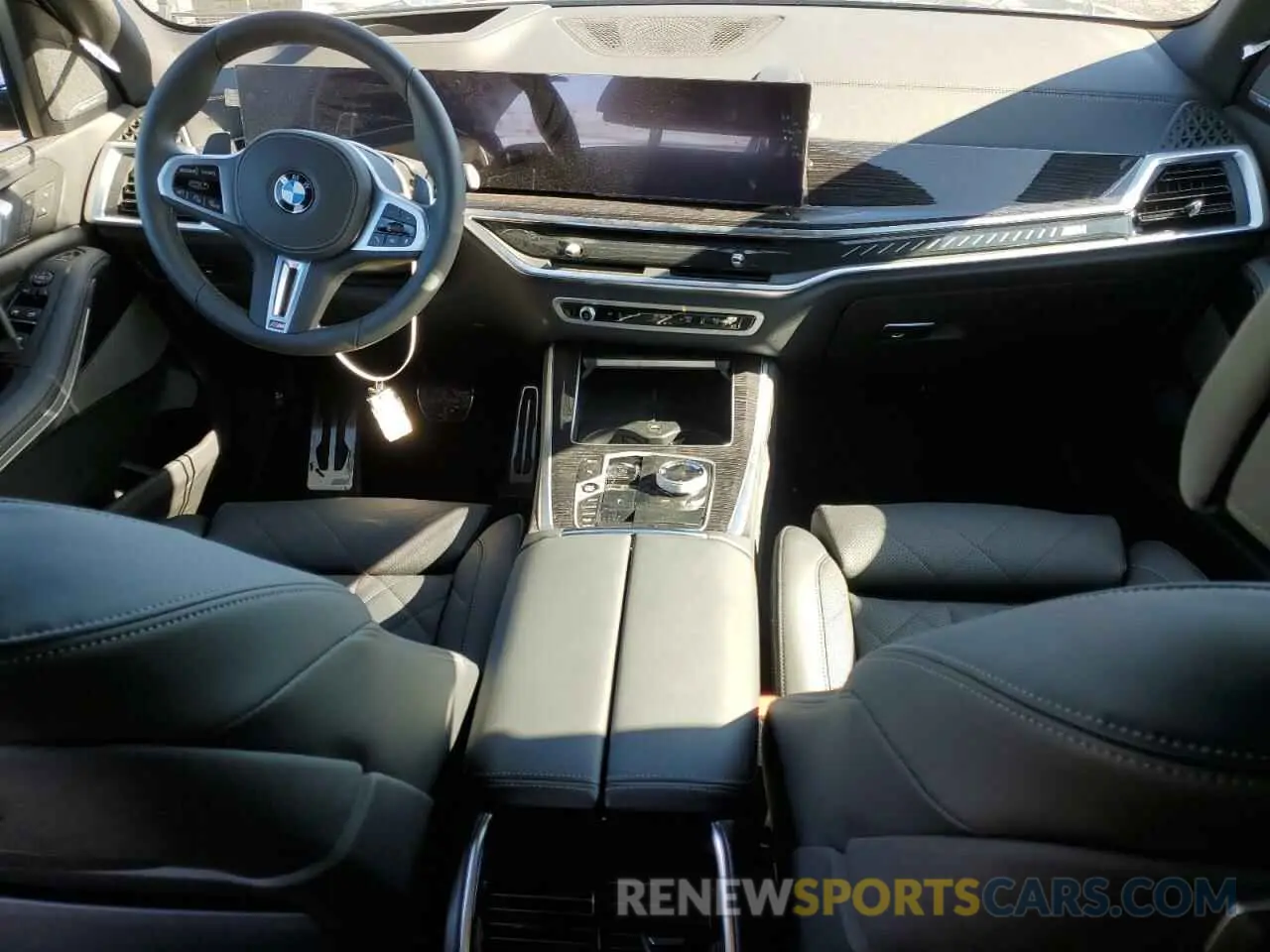 8 fotografías del automóvil dañado 5UX33EU08S9Y18536 BMW X5 M60I 2025