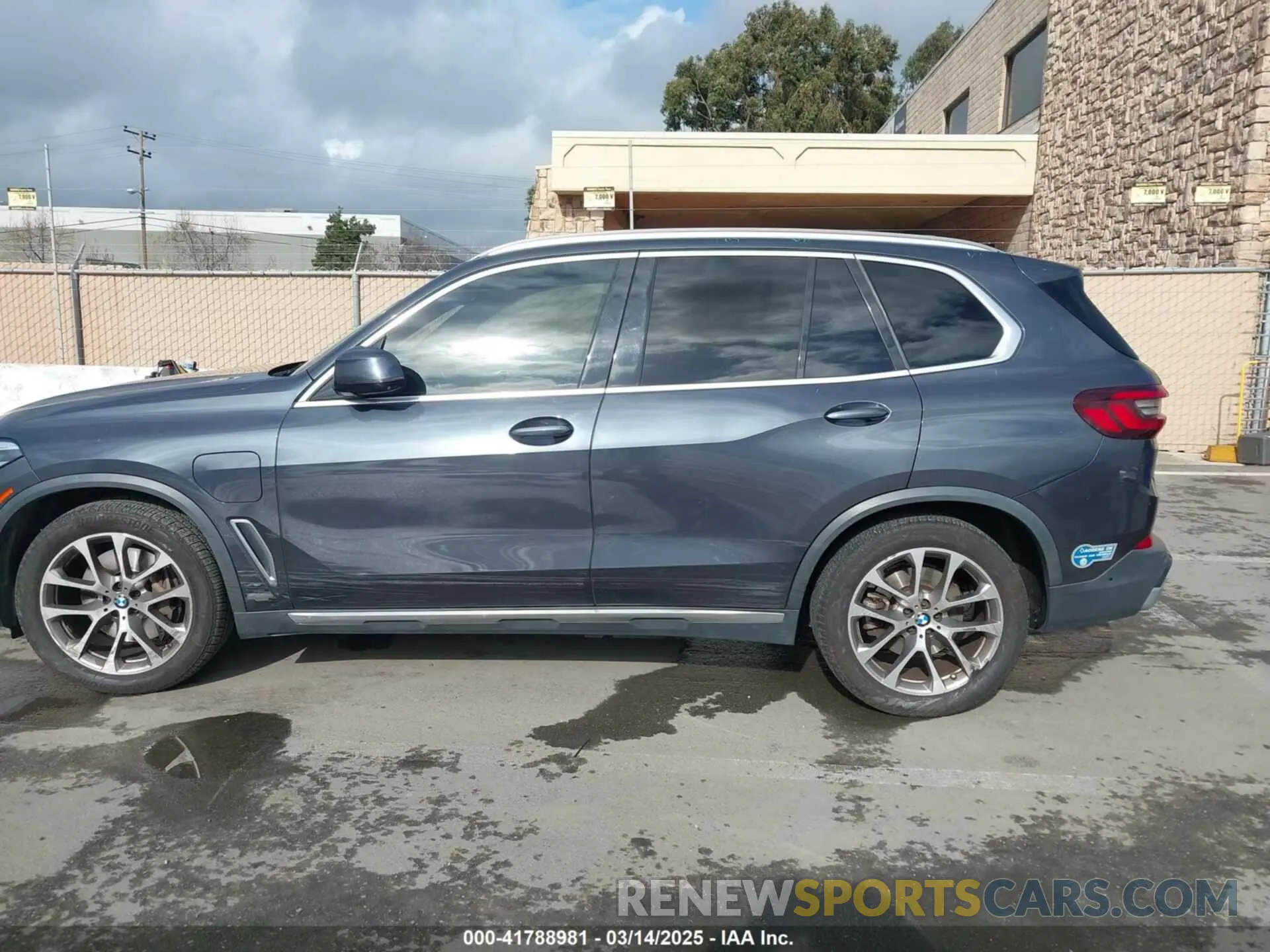 14 fotografías del automóvil dañado 5UXTA6C09M9D26035 BMW X5 PHEV 2021