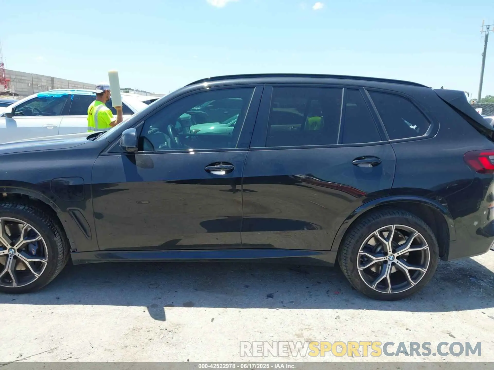 14 fotografías del automóvil dañado 5UXTA6C09M9E24711 BMW X5 PHEV 2021