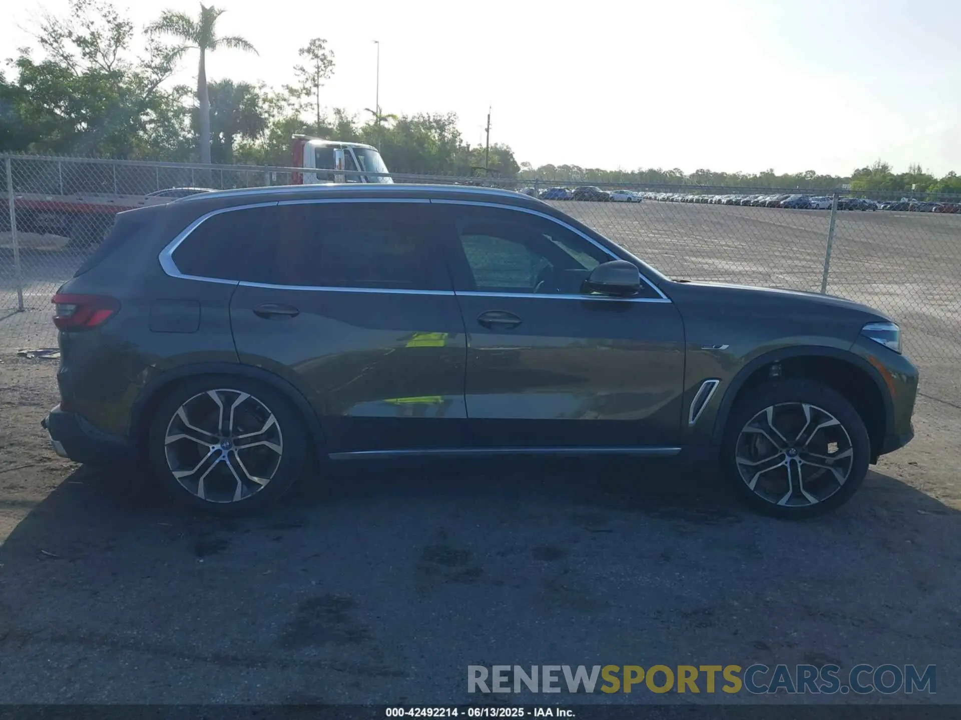 13 fotografías del automóvil dañado 5UXTA6C01N9M51979 BMW X5 PHEV 2022