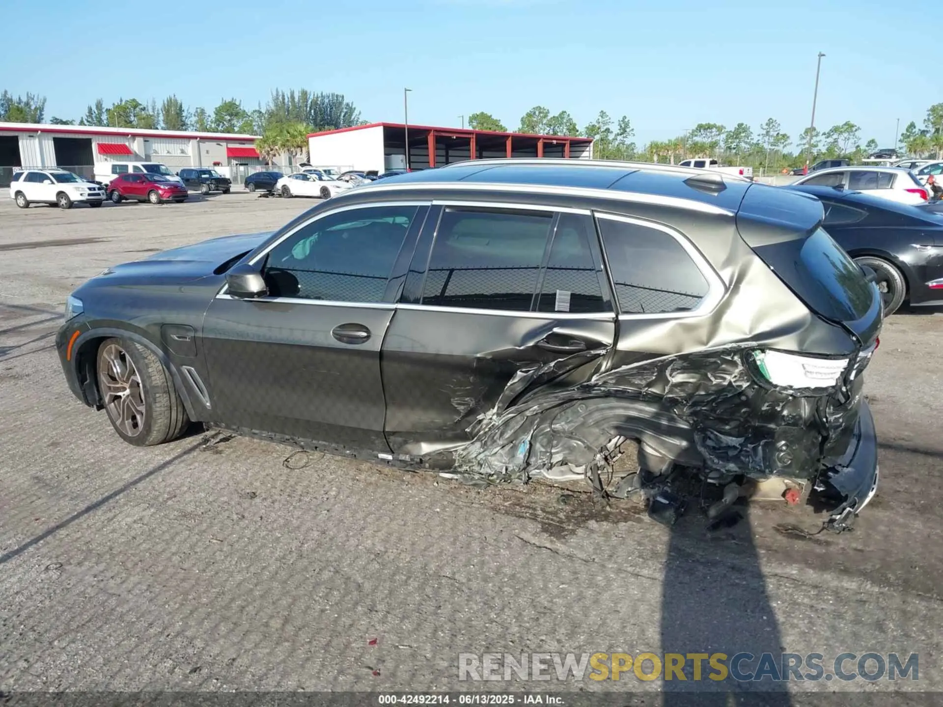 14 fotografías del automóvil dañado 5UXTA6C01N9M51979 BMW X5 PHEV 2022
