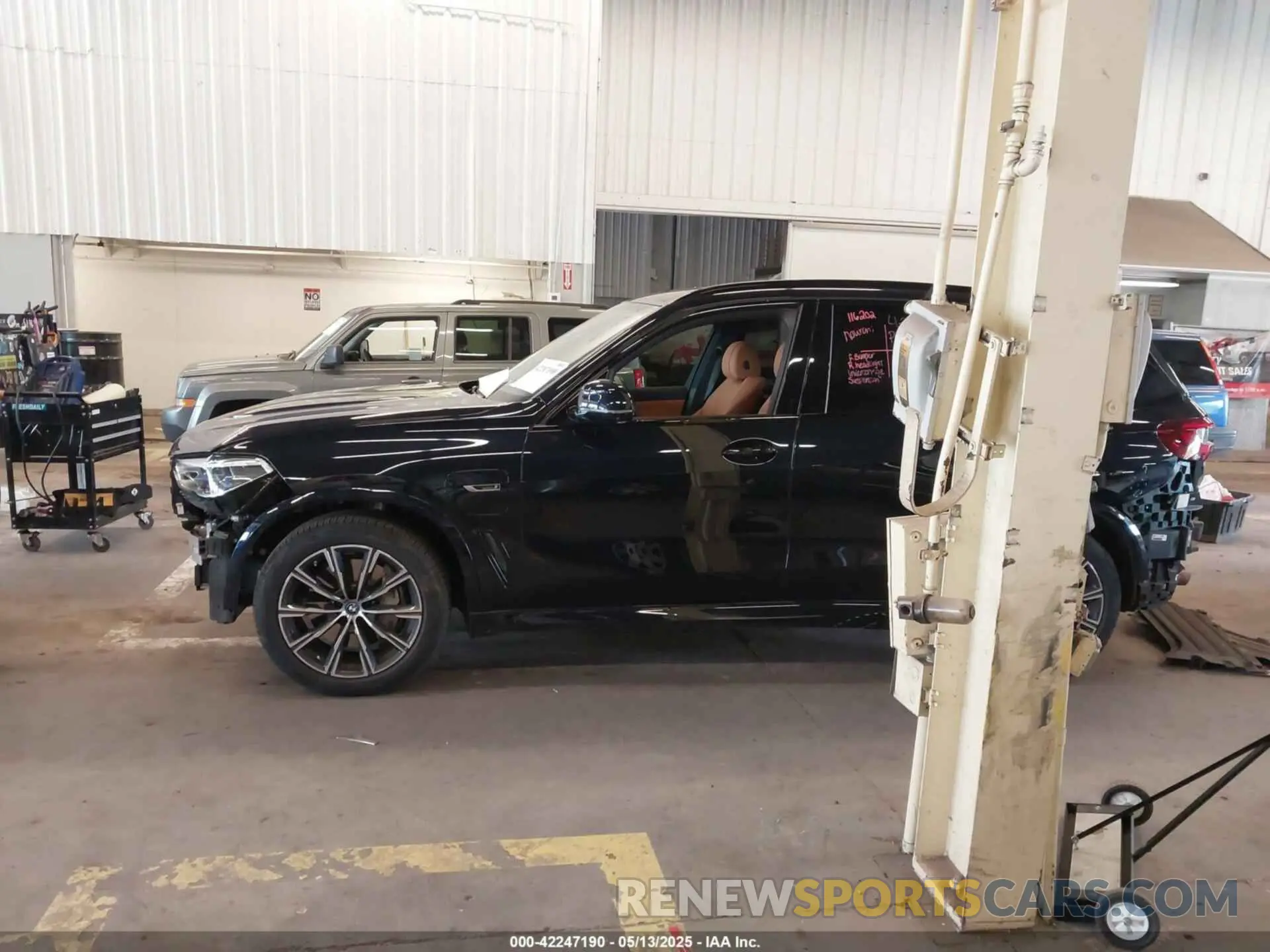 15 fotografías del automóvil dañado 5UXTA6C05N9L41274 BMW X5 PHEV 2022