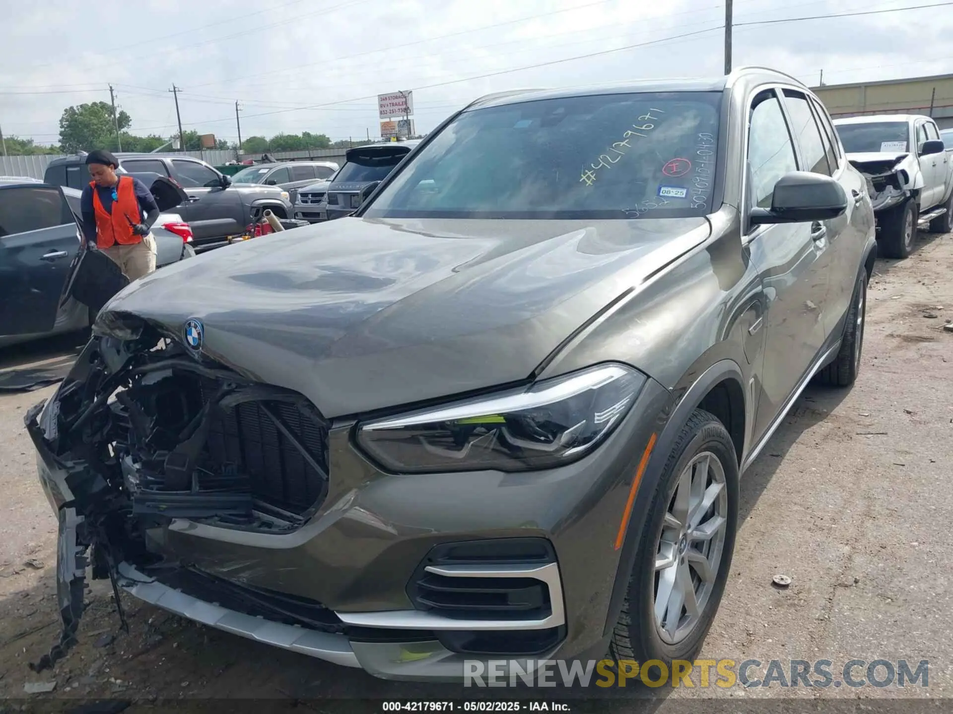 2 fotografías del automóvil dañado 5UXTA6C05P9P35652 BMW X5 PHEV 2023