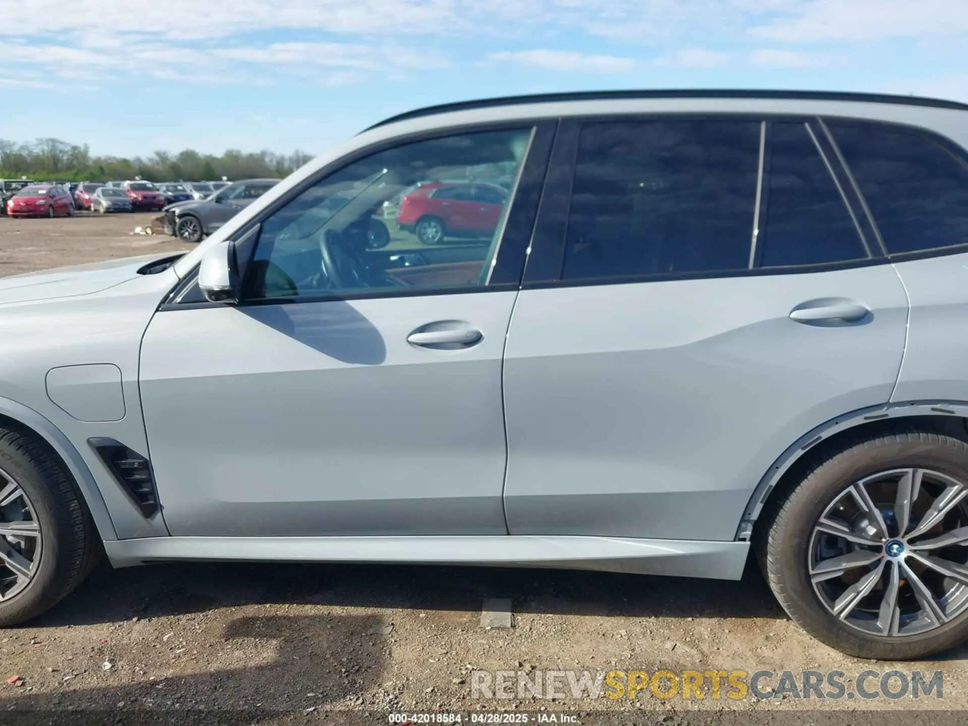 15 fotografías del automóvil dañado 5UX43EU06R9T74152 BMW X5 PHEV 2024