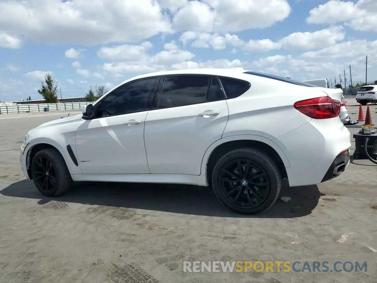 2 fotografías del automóvil dañado 5UXKU0C50K0H99495 BMW X6 2019