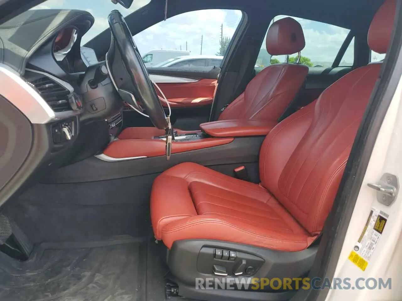 7 fotografías del automóvil dañado 5UXKU0C50K0H99495 BMW X6 2019