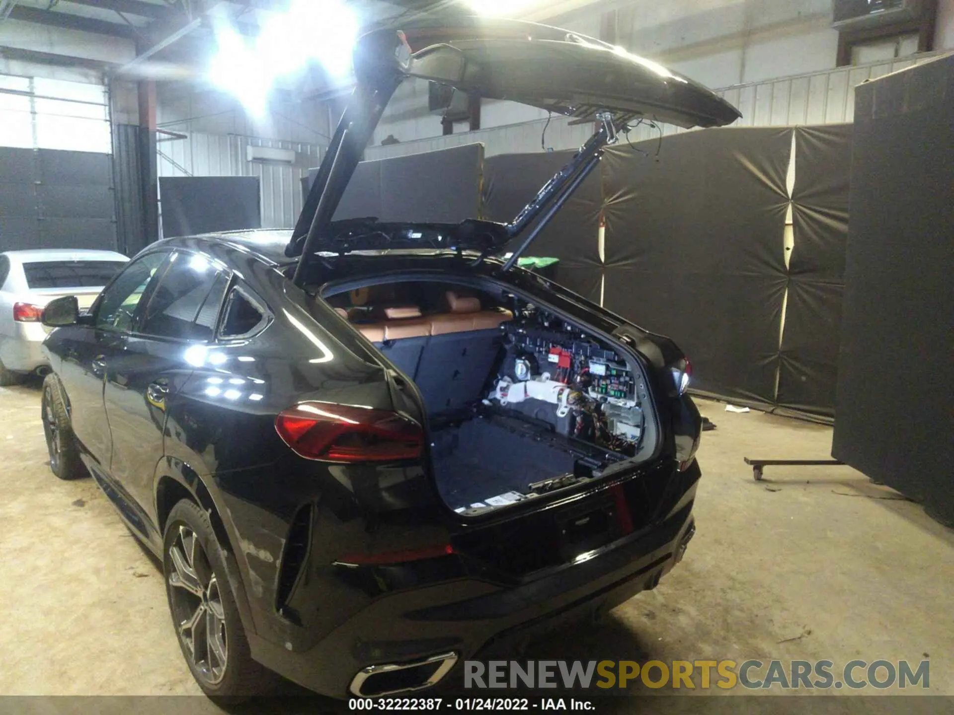 3 fotografías del automóvil dañado 5UXCY6C02N9J66297 BMW X6 2022