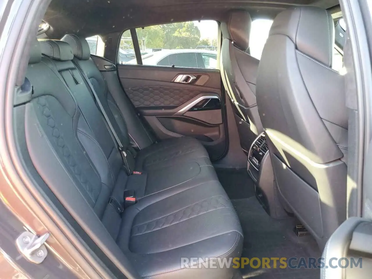 12 fotografías del automóvil dañado 5YMCY0C09N9M44828 BMW X6 2022