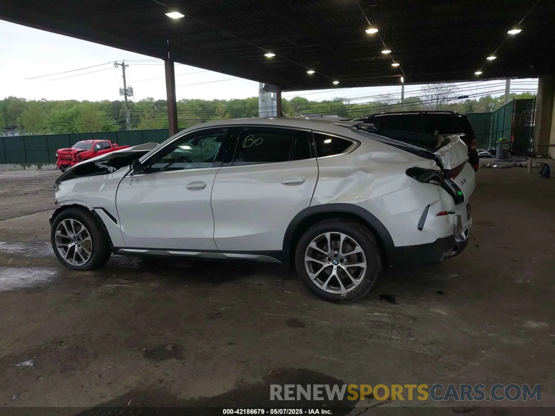 13 fotografías del automóvil dañado 5UXCY6C09P9N62584 BMW X6 2023