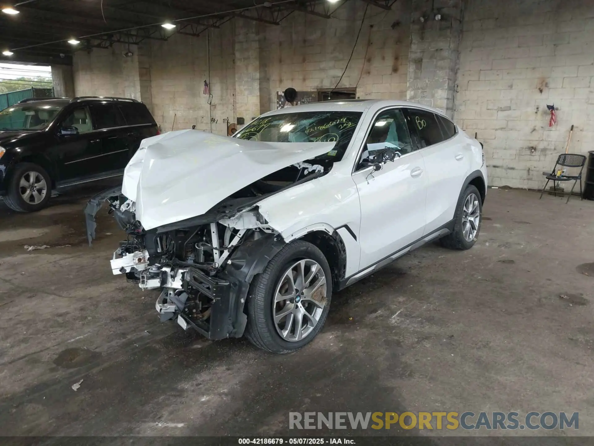 2 fotografías del automóvil dañado 5UXCY6C09P9N62584 BMW X6 2023