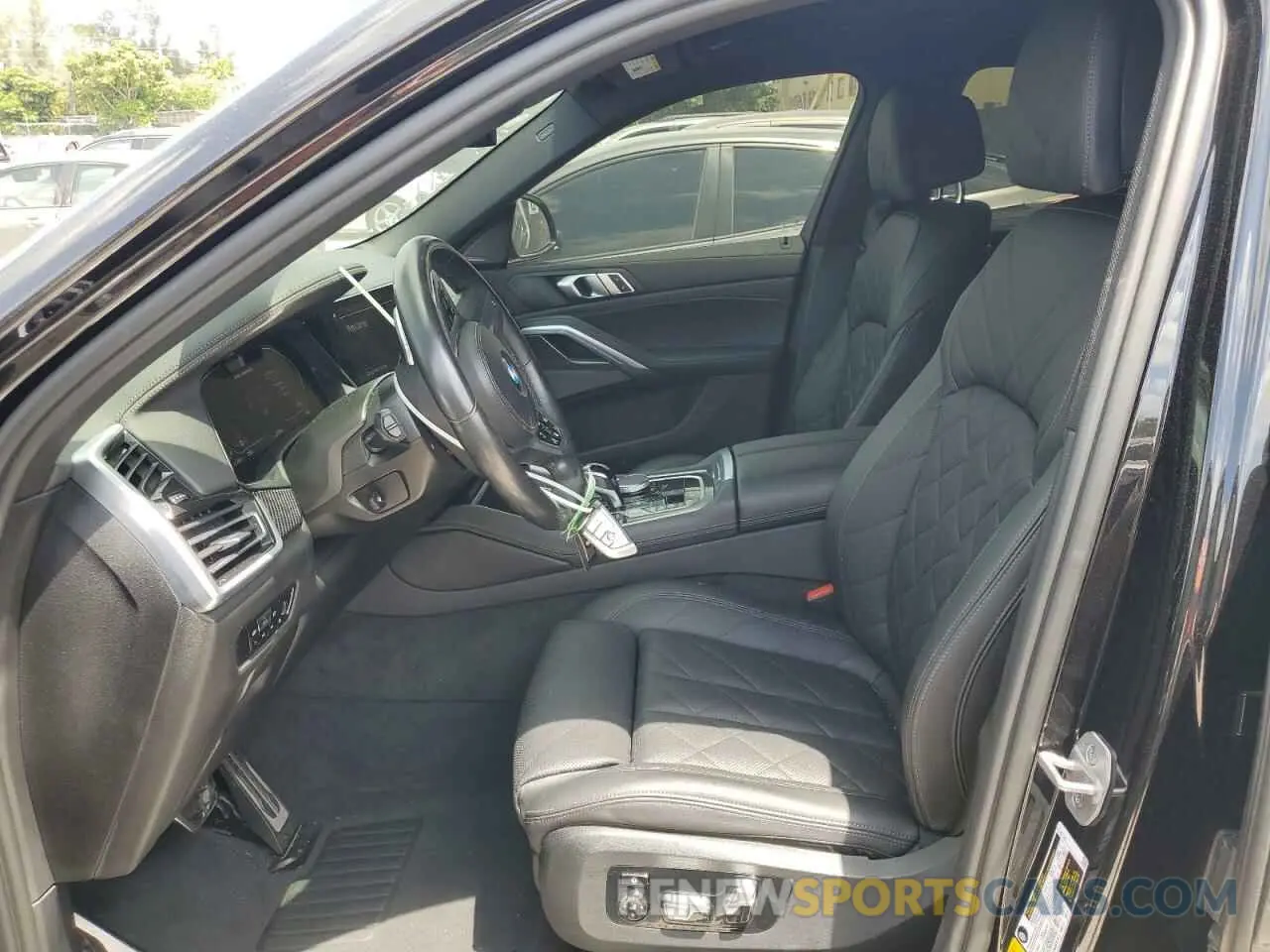 7 fotografías del automóvil dañado 5UXCY8C02P9P48141 BMW X6 2023