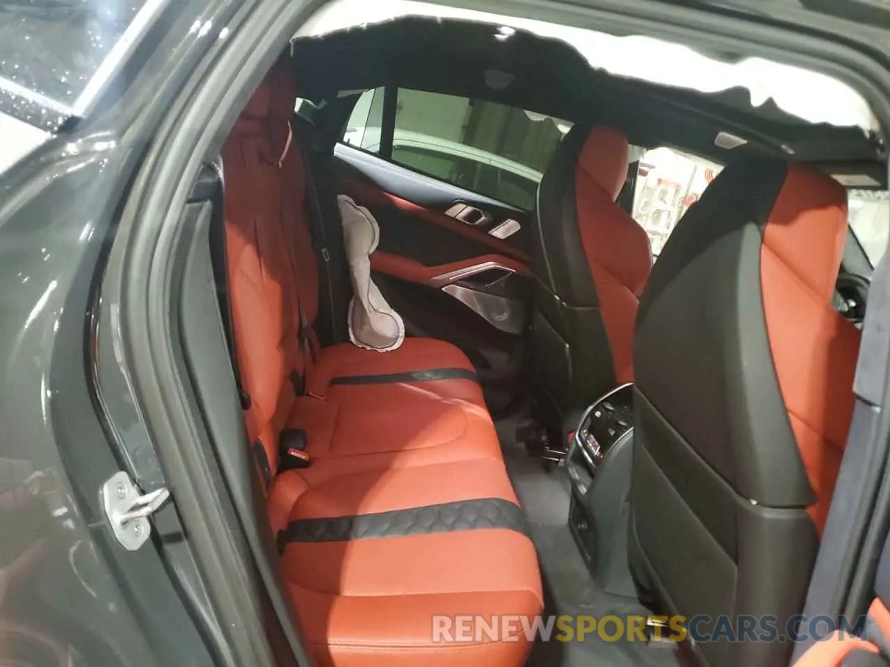 11 fotografías del automóvil dañado 5YMCY0C00P9R24579 BMW X6 2023