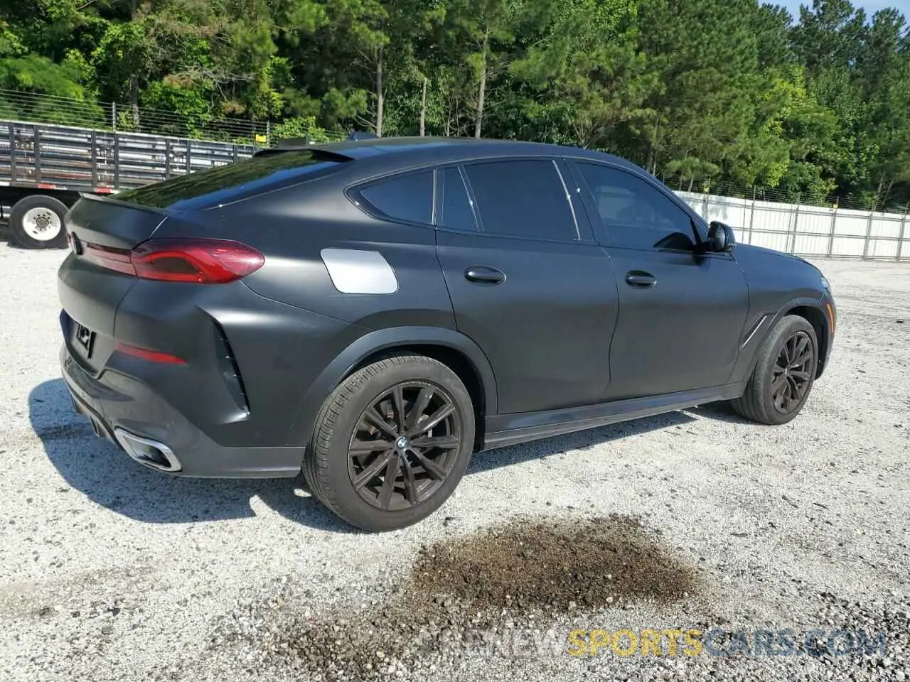 3 fotografías del automóvil dañado 5UX33EX00R9V74192 BMW X6 2024