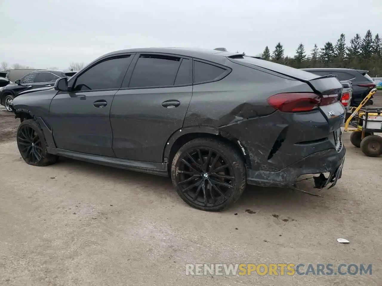 2 fotografías del automóvil dañado 5UX33EX01R9T50154 BMW X6 2024