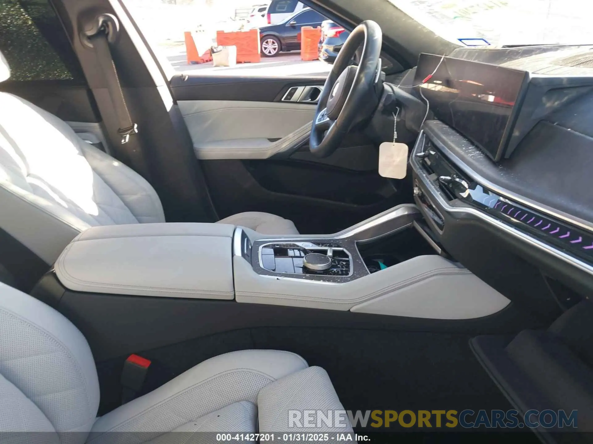 5 fotografías del automóvil dañado 5UX33EX02R9T41673 BMW X6 2024