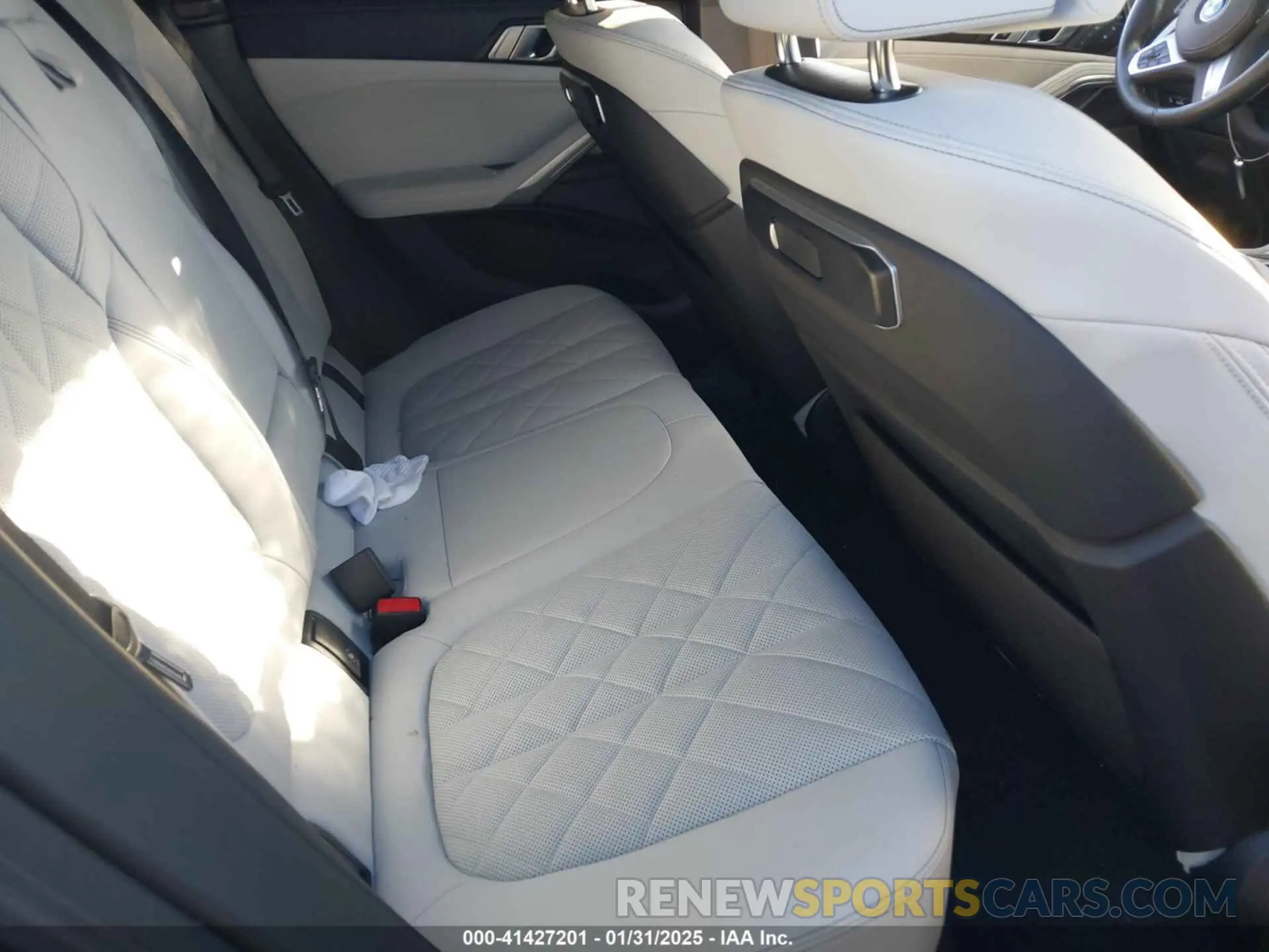8 fotografías del automóvil dañado 5UX33EX02R9T41673 BMW X6 2024