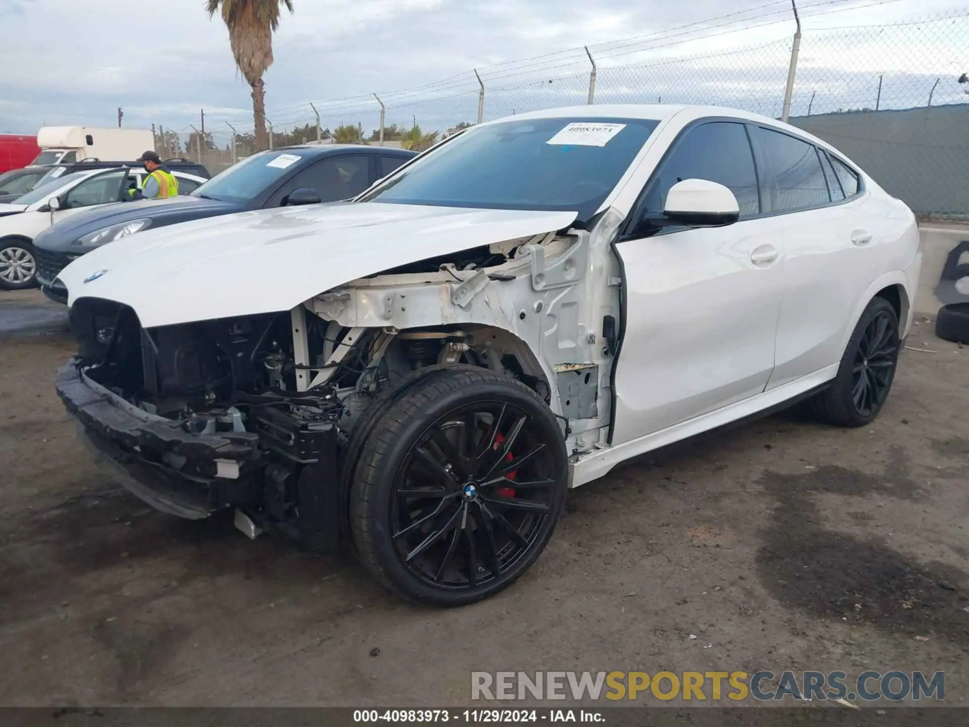 2 fotografías del automóvil dañado 5UX33EX03R9T76691 BMW X6 2024