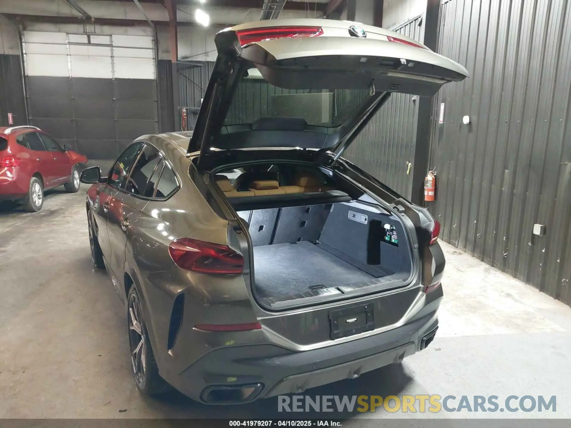 3 fotografías del automóvil dañado 5UX33EX07R9T11763 BMW X6 2024