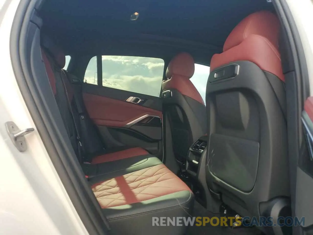 10 fotografías del automóvil dañado 5UX33EX09R9U97970 BMW X6 2024