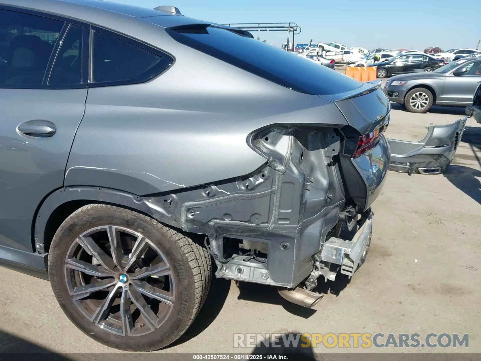 6 fotografías del automóvil dañado 5UX33EX00S9W50886 BMW X6 2025