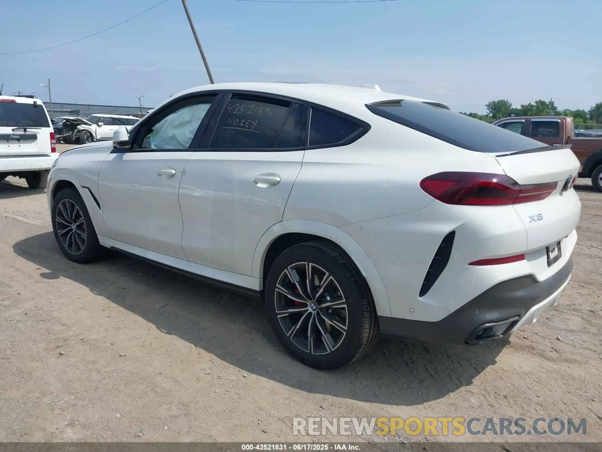 3 fotografías del automóvil dañado 5UX33EX04S9Y77773 BMW X6 2025