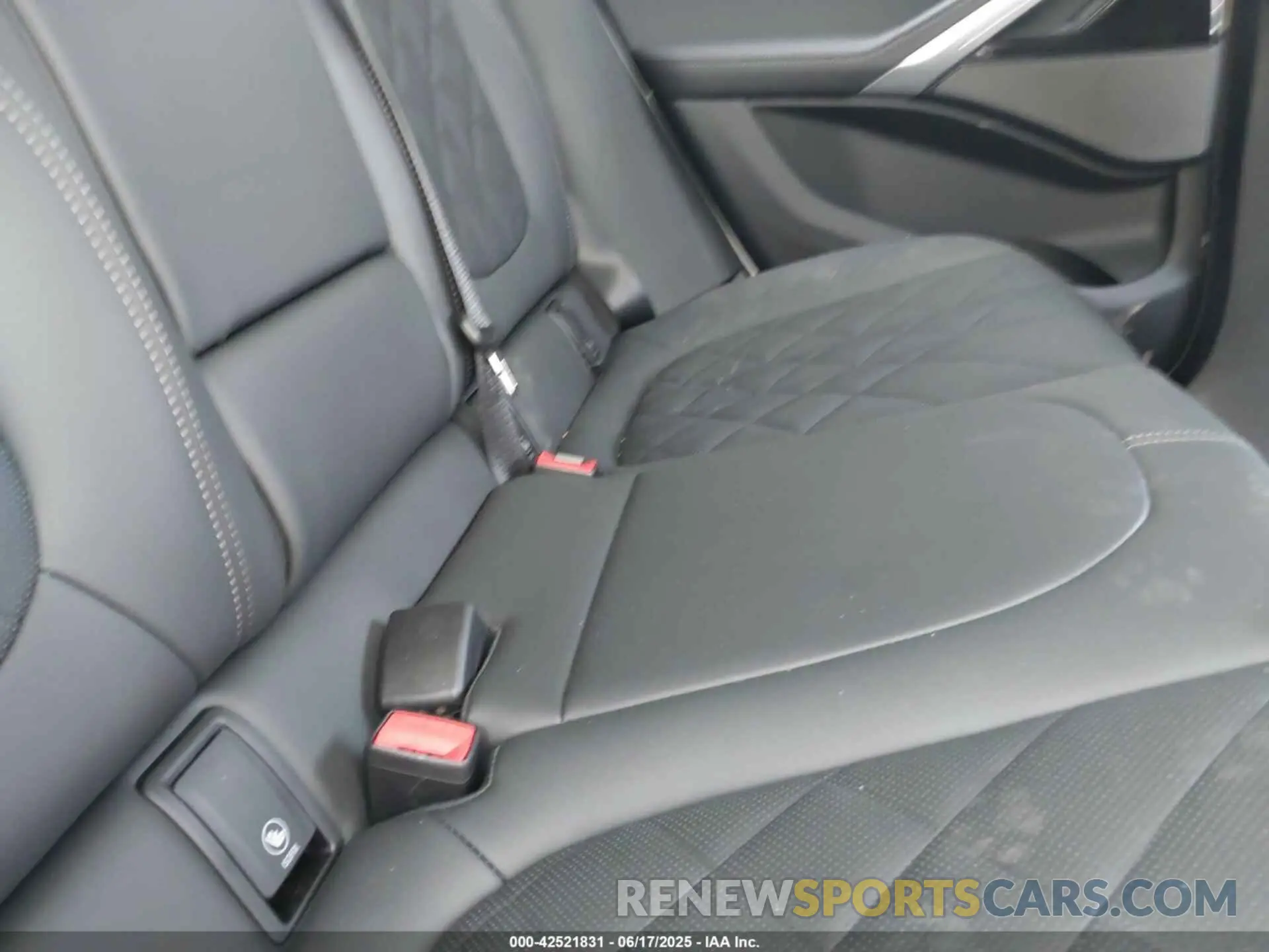 8 fotografías del automóvil dañado 5UX33EX04S9Y77773 BMW X6 2025