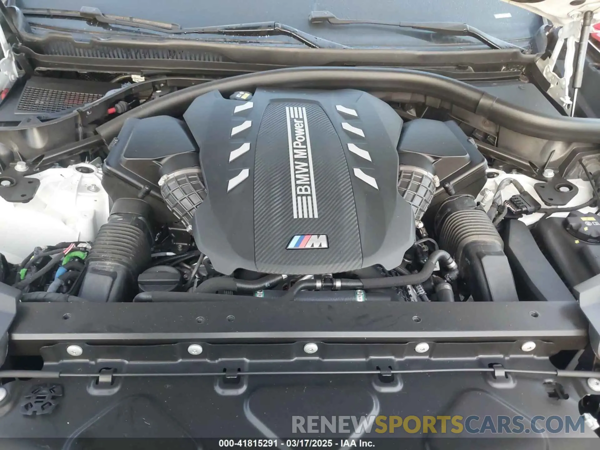 10 fotografías del automóvil dañado 5YMCY0C03N9J18331 BMW X6 M 2022