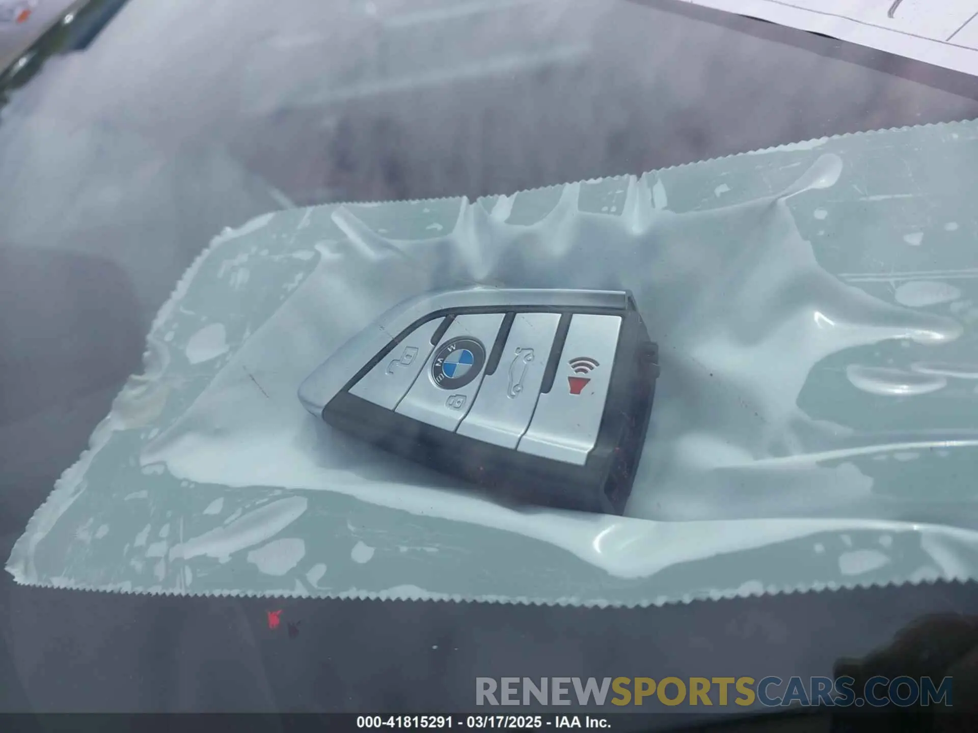 11 fotografías del automóvil dañado 5YMCY0C03N9J18331 BMW X6 M 2022
