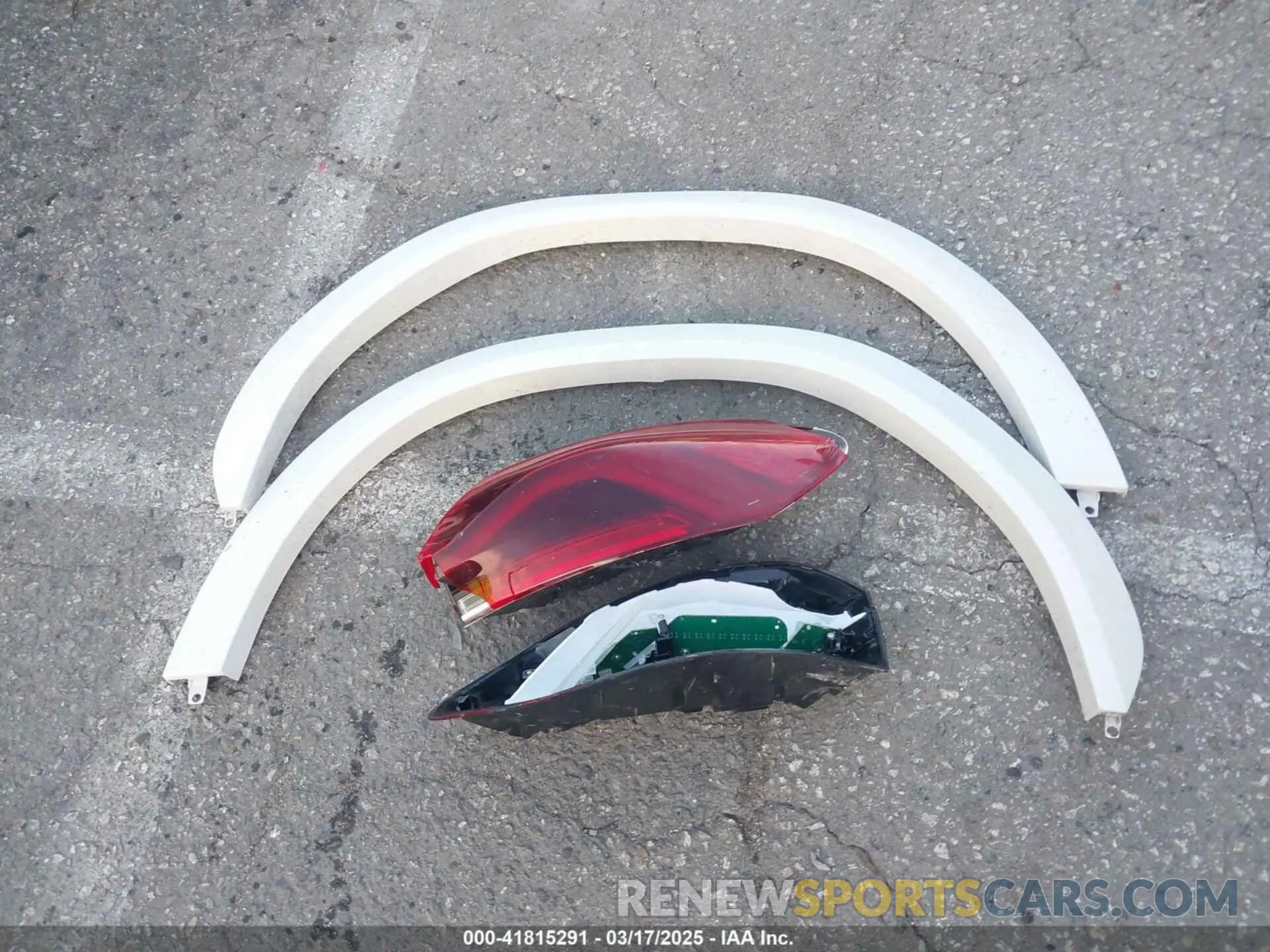 12 fotografías del automóvil dañado 5YMCY0C03N9J18331 BMW X6 M 2022