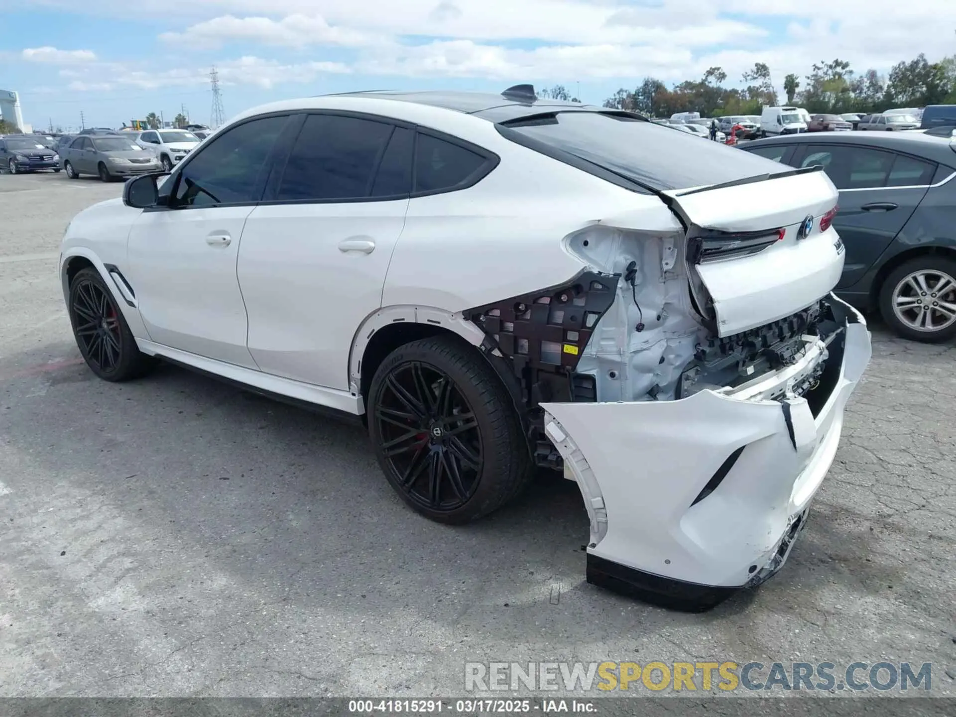 3 fotografías del automóvil dañado 5YMCY0C03N9J18331 BMW X6 M 2022