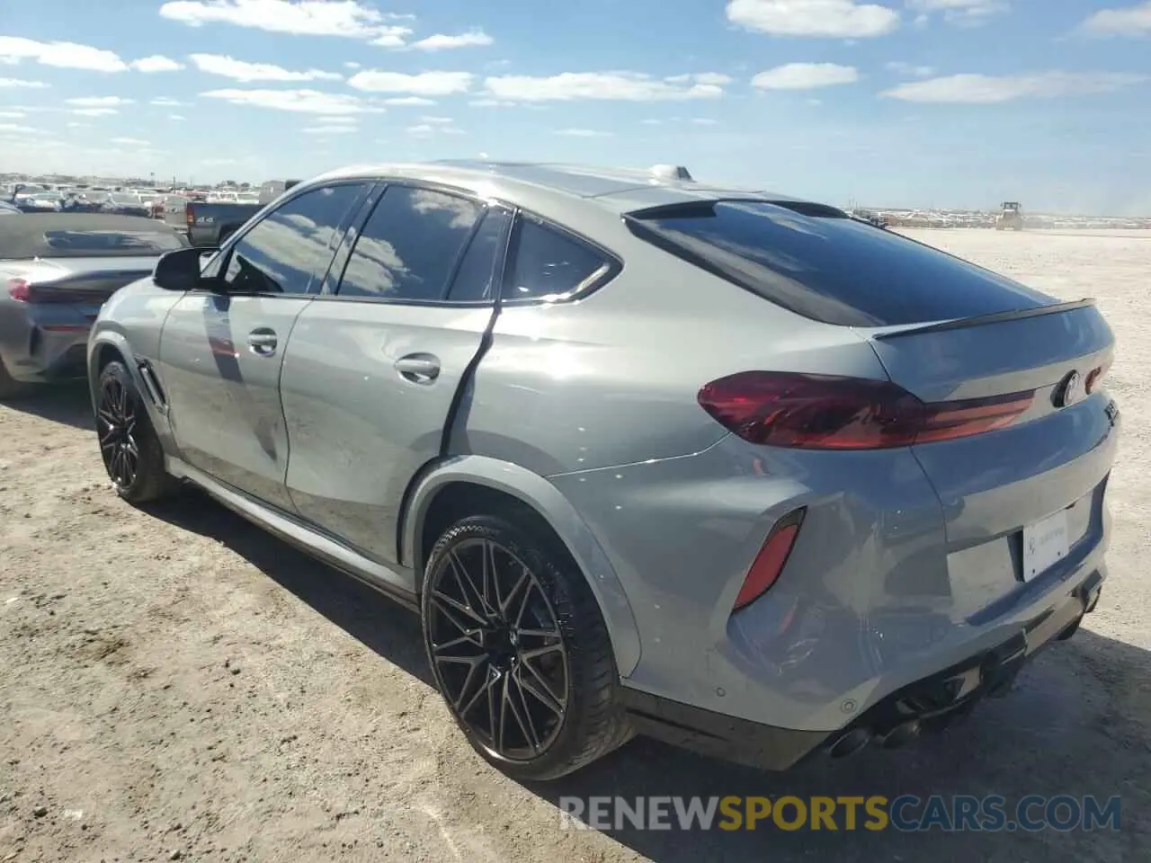 2 fotografías del automóvil dañado 5YM23ET04R9S28947 BMW X6 M COMPE 2024