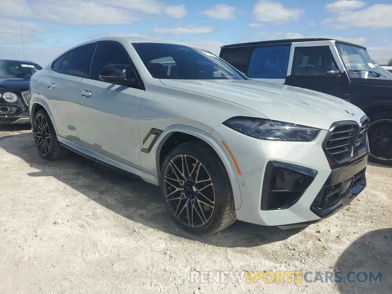 4 fotografías del automóvil dañado 5YM23ET04R9S28947 BMW X6 M COMPE 2024
