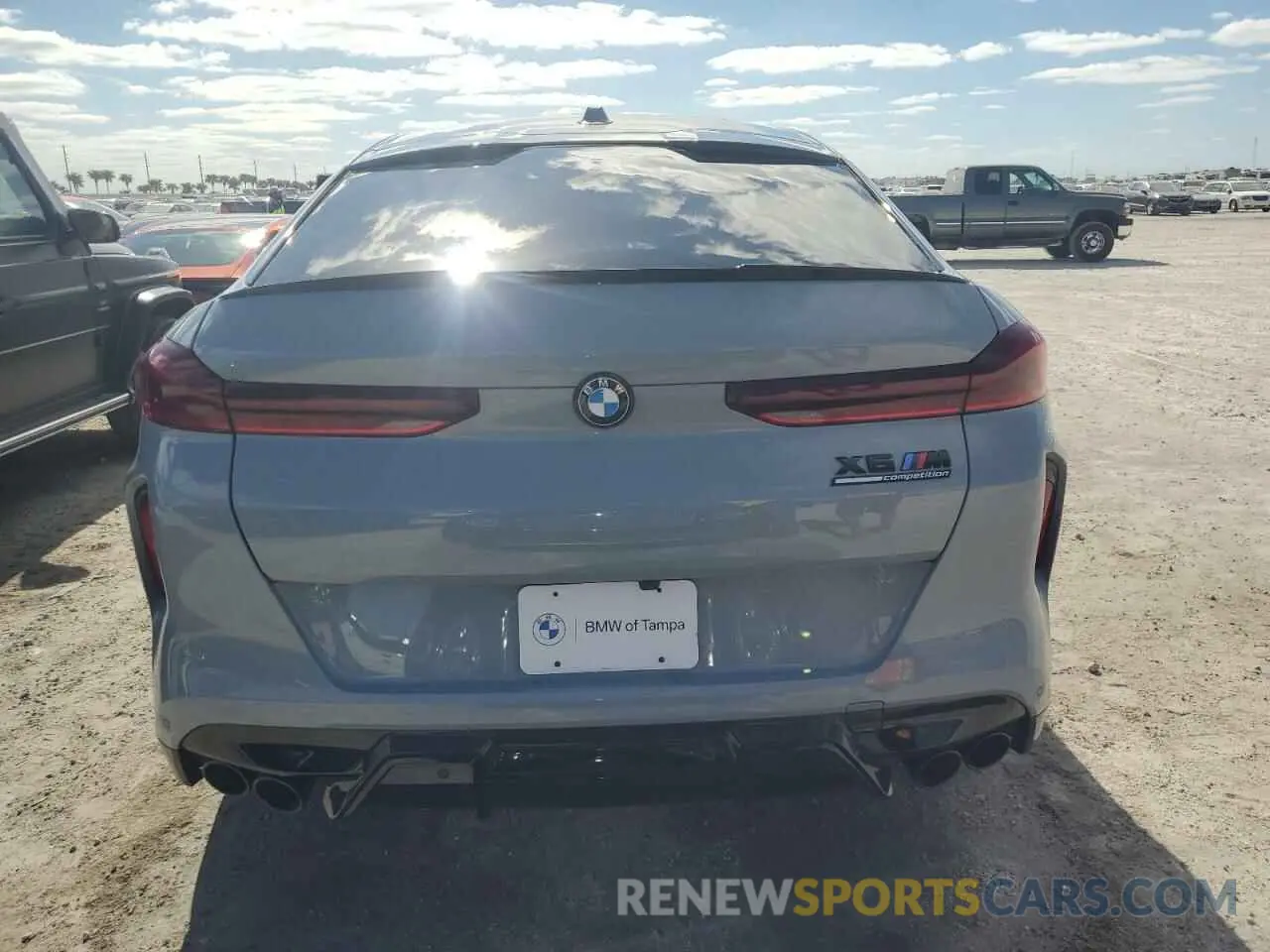 6 fotografías del automóvil dañado 5YM23ET04R9S28947 BMW X6 M COMPE 2024