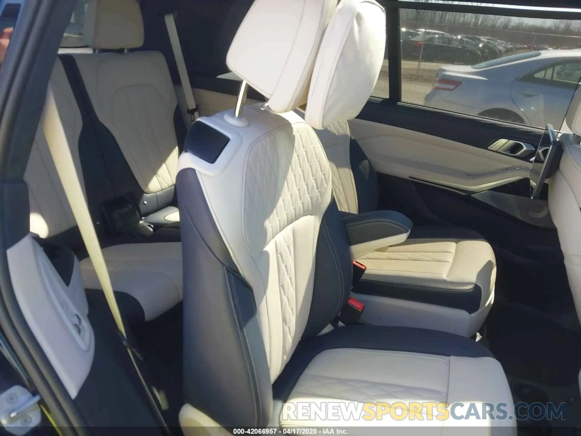 8 fotografías del automóvil dañado 5UXCX4C52KLS36334 BMW X7 2019
