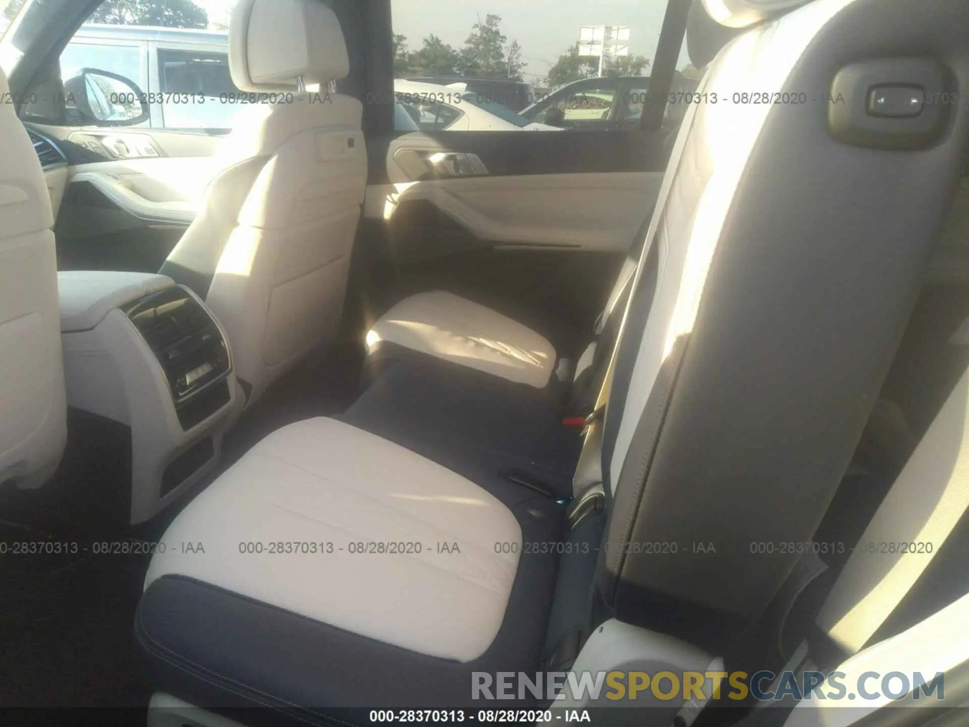 8 fotografías del automóvil dañado 5UXCX4C54KLS38263 BMW X7 2019