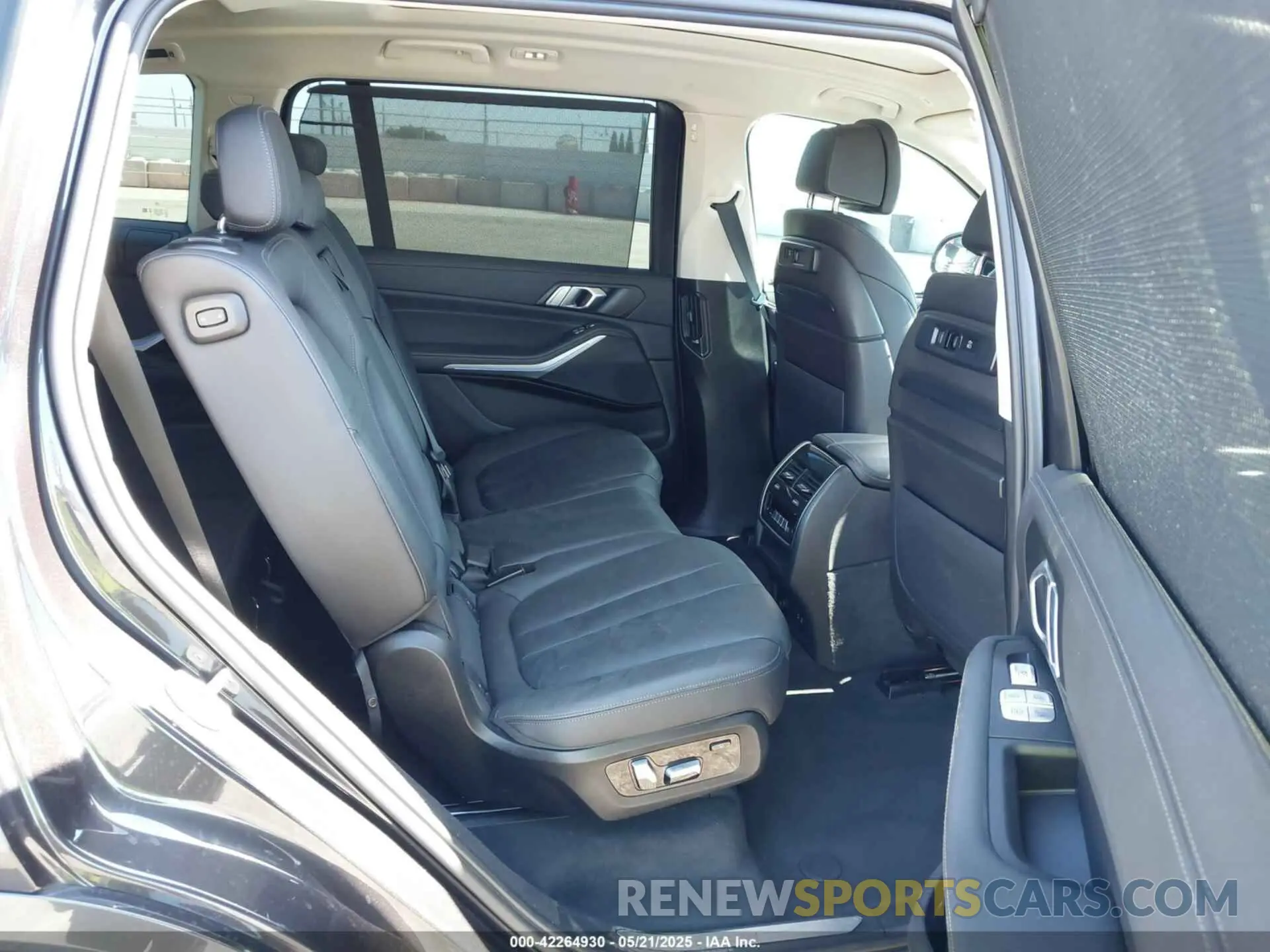 8 fotografías del automóvil dañado 5UXCW2C05N9L92333 BMW X7 2022