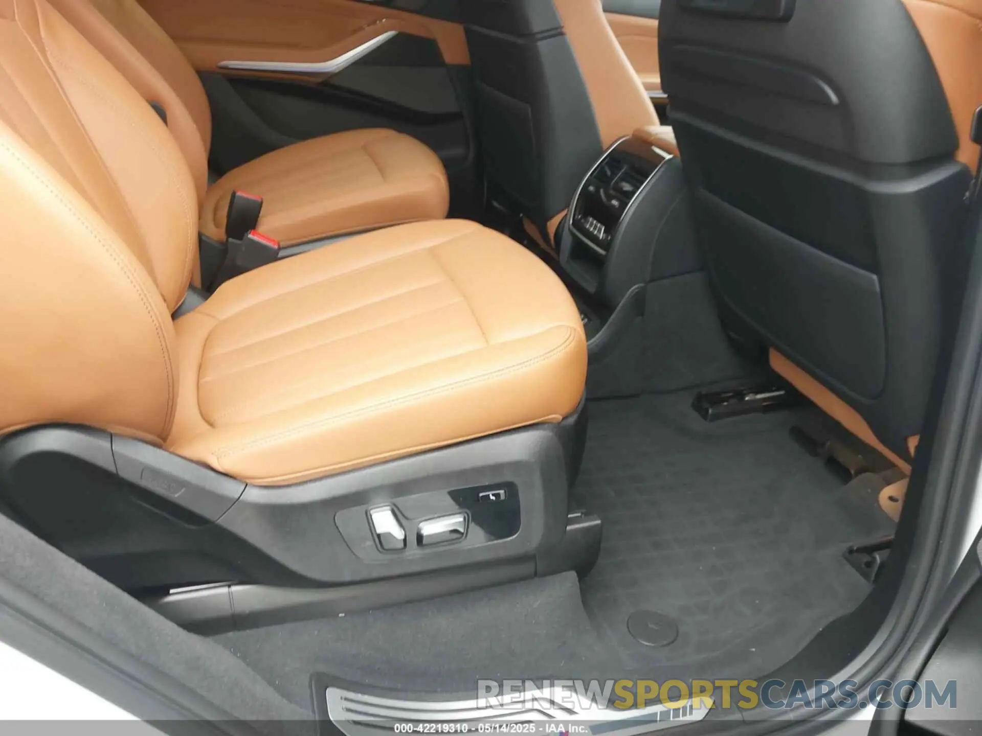 8 fotografías del automóvil dañado 5UXCW2C06N9N07716 BMW X7 2022