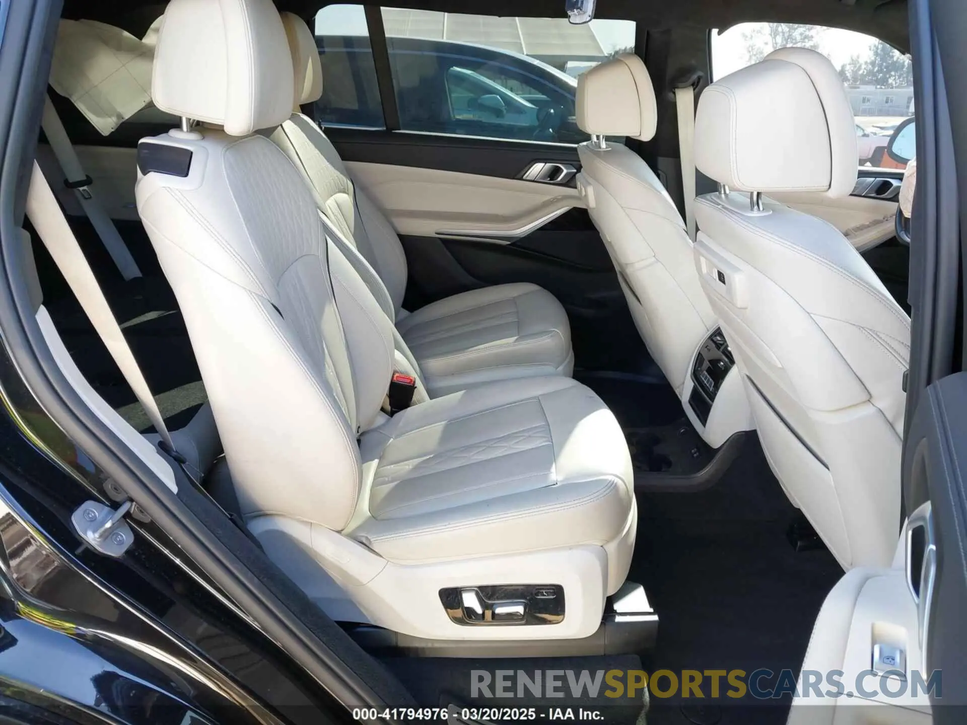 8 fotografías del automóvil dañado 5UXCW2C09N9K56397 BMW X7 2022