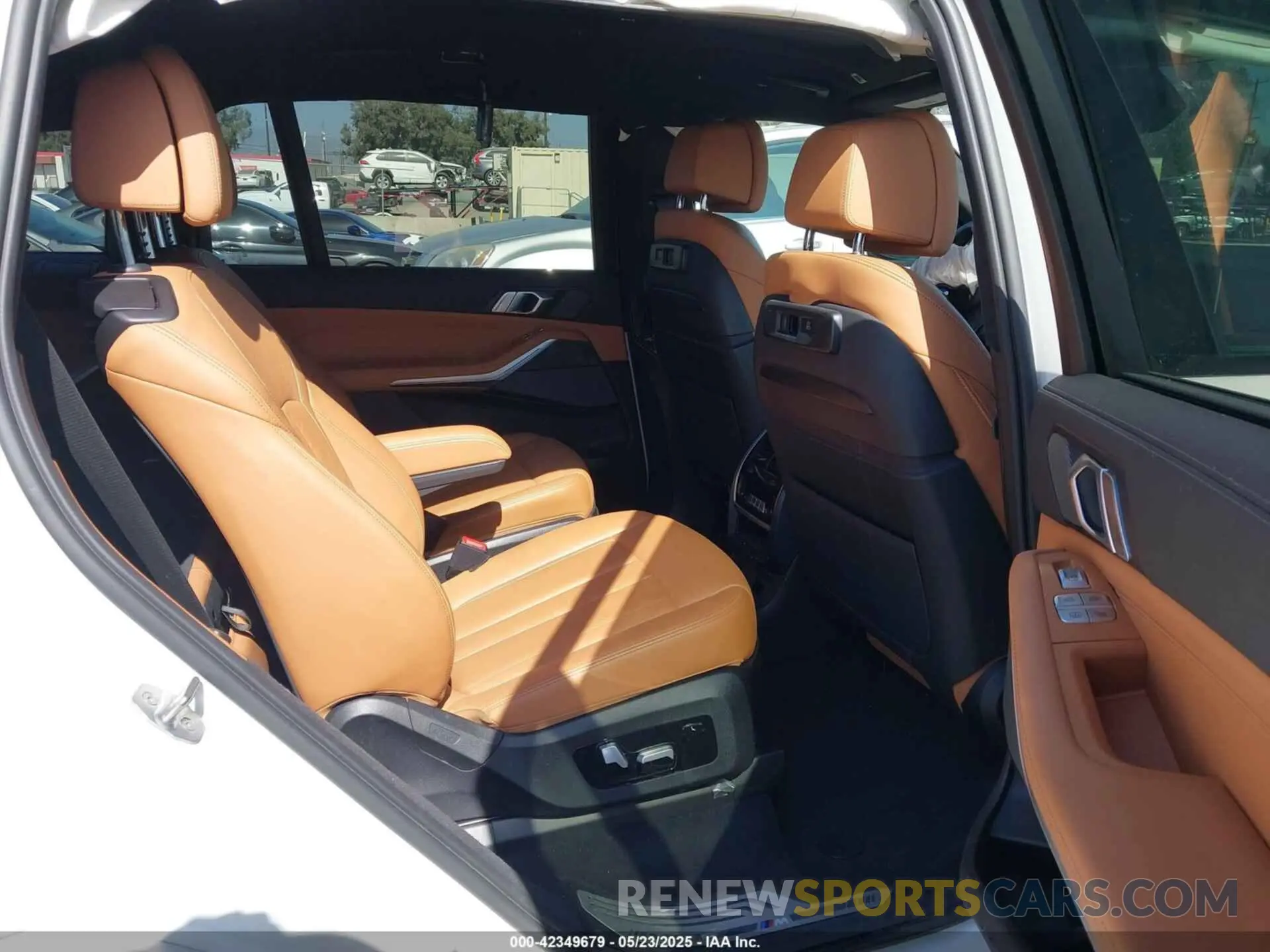 8 fotografías del automóvil dañado 5UXCX6C00N9L77369 BMW X7 2022