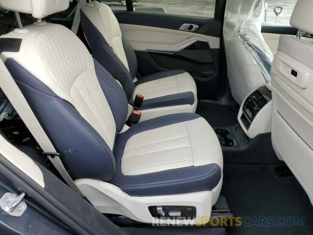 11 fotografías del automóvil dañado 5UXCX6C03N9M31330 BMW X7 2022