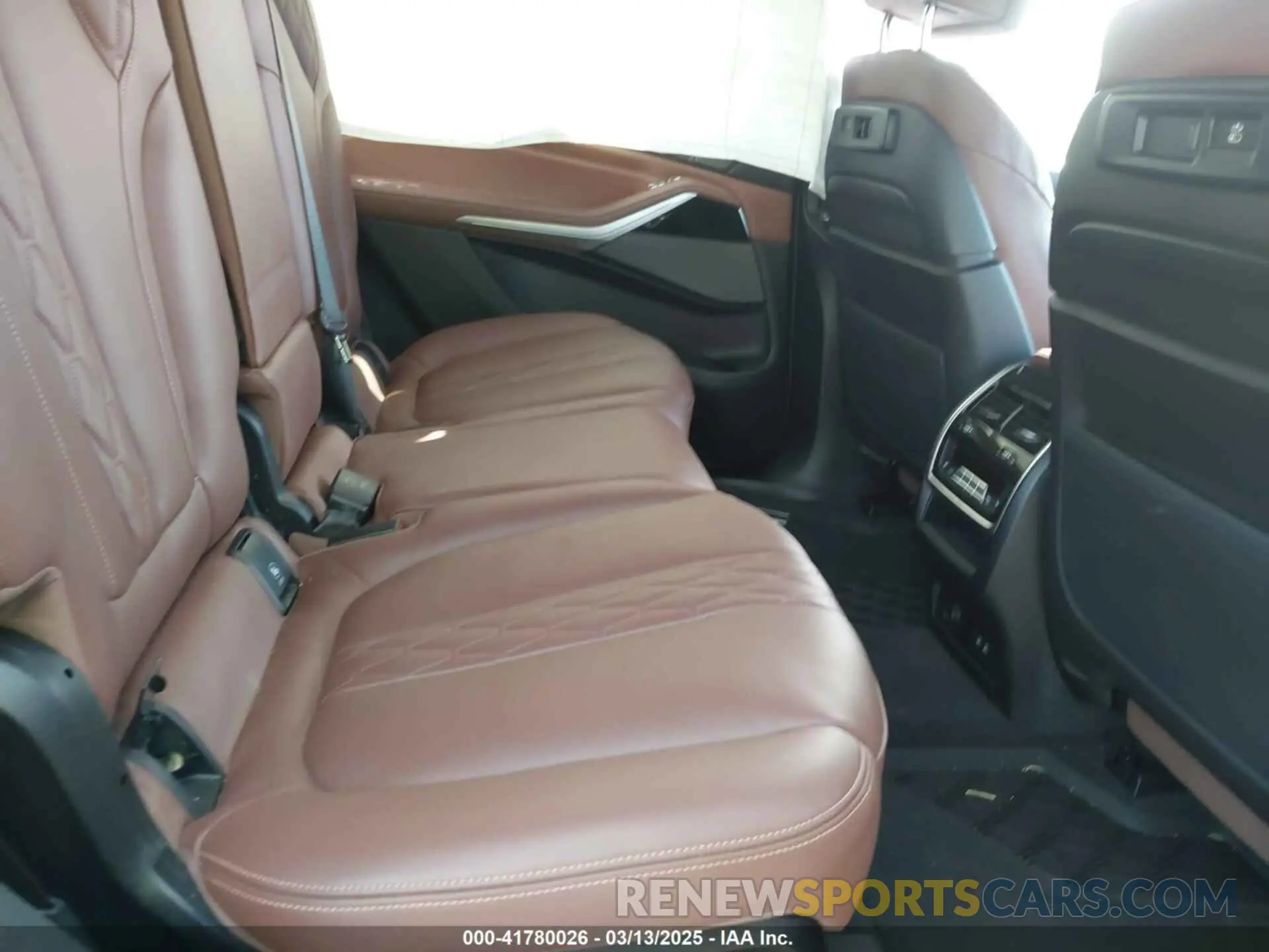 8 fotografías del automóvil dañado 5UXCX6C03N9M51772 BMW X7 2022