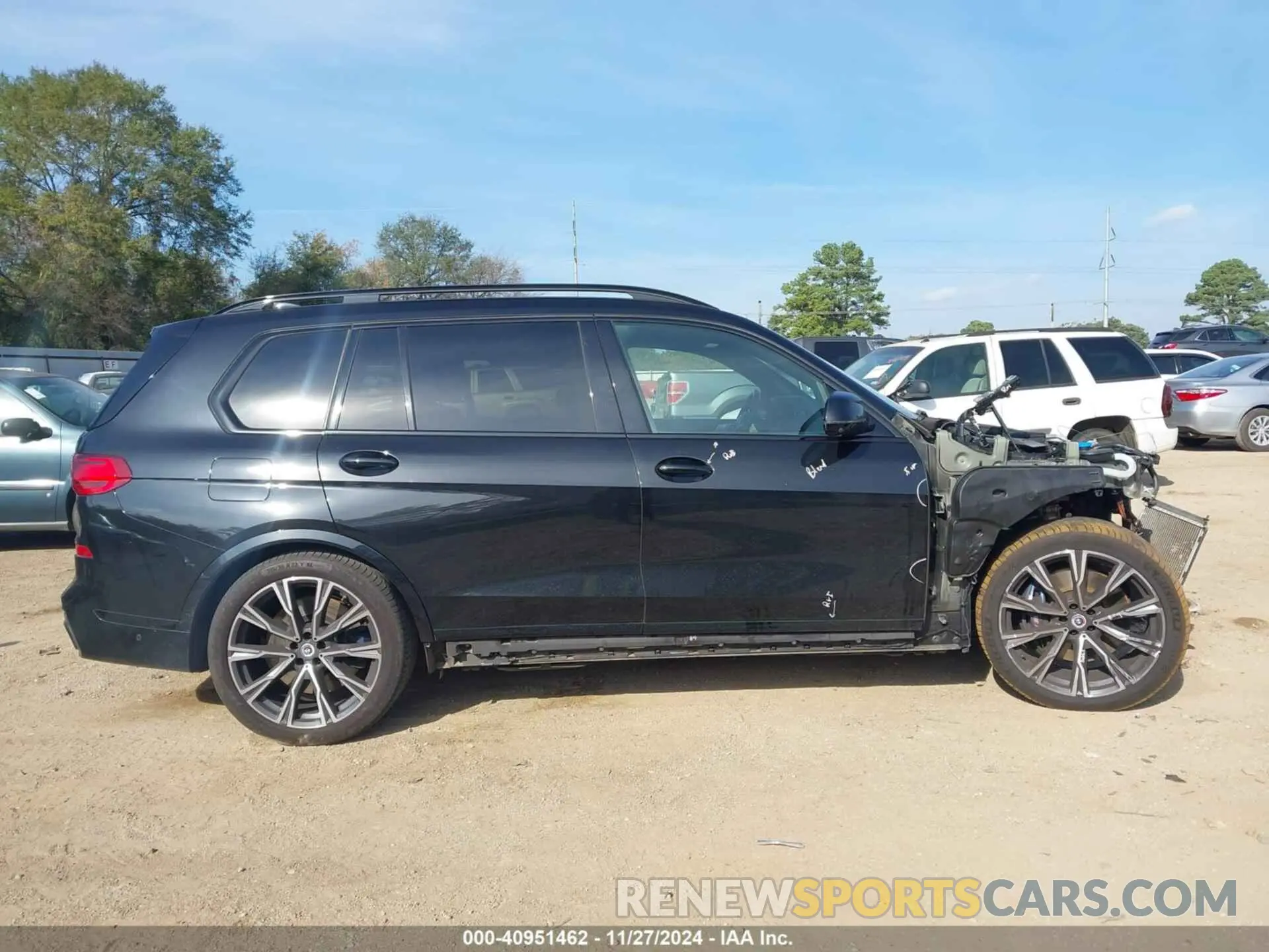 14 fotografías del automóvil dañado 5UXCX6C07N9M61561 BMW X7 2022